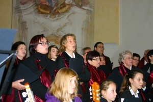 Abb. der Chorgemeinschaft Emmersdorf beim Singen mit Kindern der Musikschule Jauerling