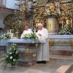 Pfarrer Marek Duda und Propst Josef Kaiserlehner feierten den Gottesdienst