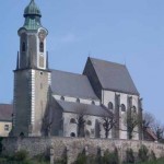 © ?? Abb. der Pfarrkirche St. Nikolaus in Emmersdorf an der Donau, der Turm im Vordergrund. Das aktuelle Logo des Nikolausboten.
